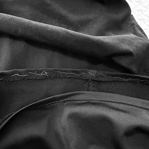 Helmut Lang dress. Black. Rusched waist. Lined with simple hem finish. S… - Picture 6 of 11